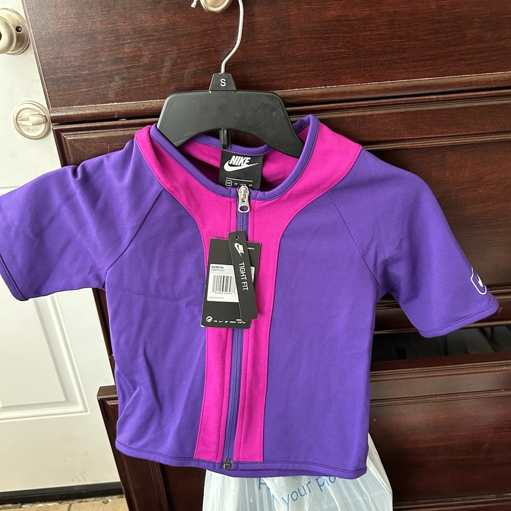 NWT Nike crop top full zip size XS